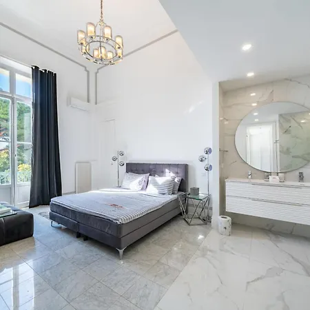 Prestige Alexandre Iii Terrace 2bdr By B'your * Cannes